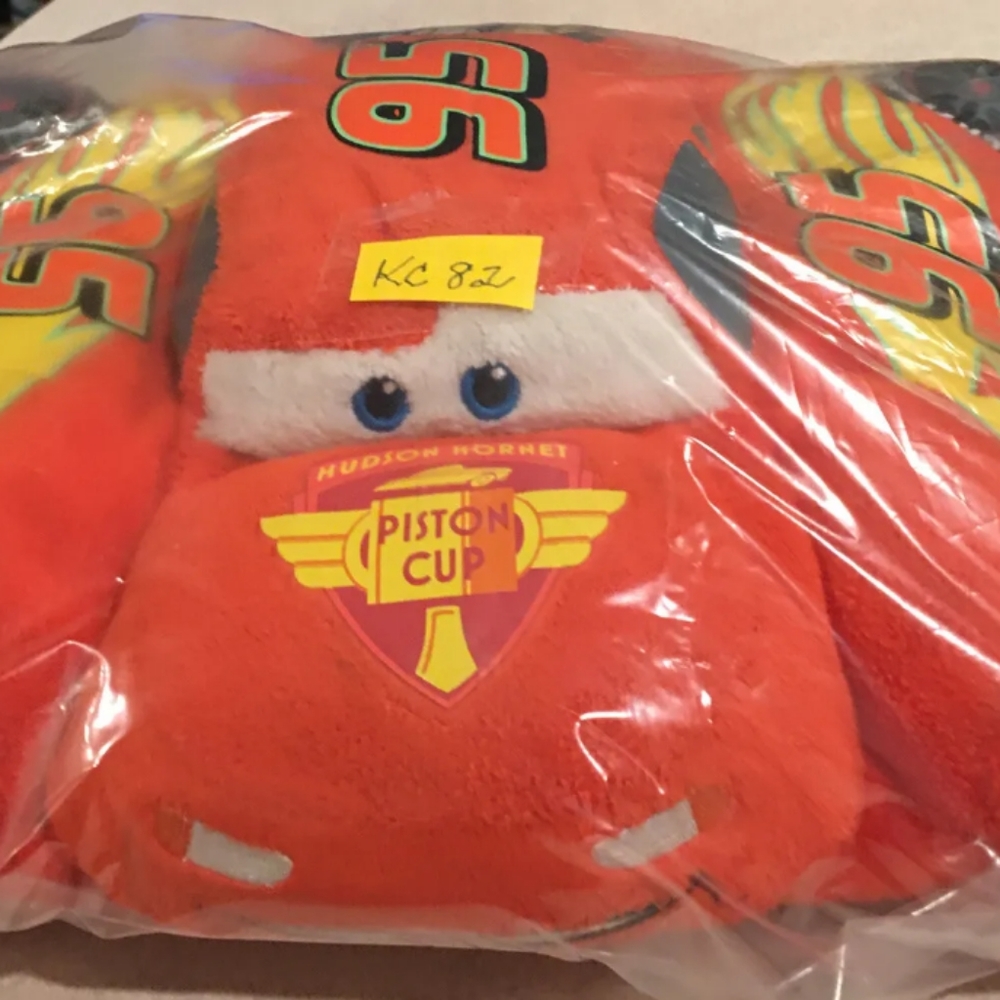 This Disney Pillow Pets Pee Wees Cars Hudson Hornet #95 Plush Piston Cup toy